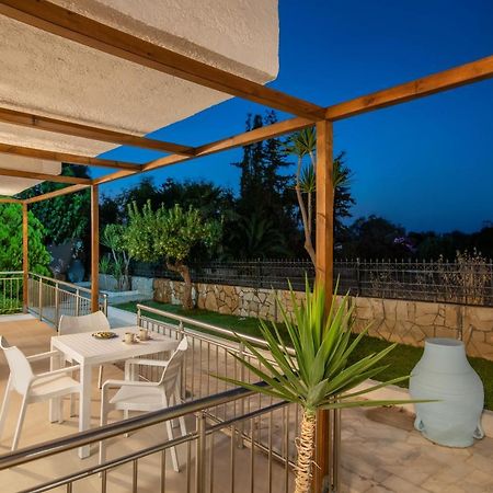 Ariadni Suites カルテロス エクステリア 写真